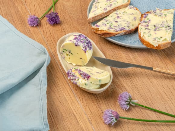 Beurre aromatisé aux fleurs de ciboulette