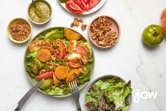 Salade tomates, pesto et Panés au camembert